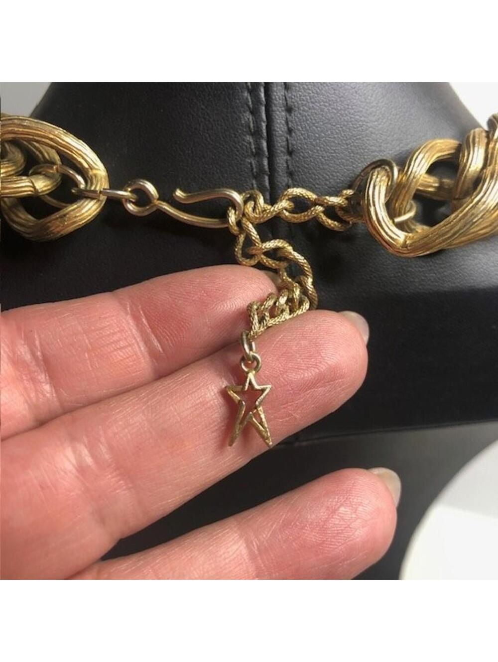 B0457 Vintage Gold Tone Chunky Chain Necklace 16-18 Inch Star Charm - Picture 2 of 2